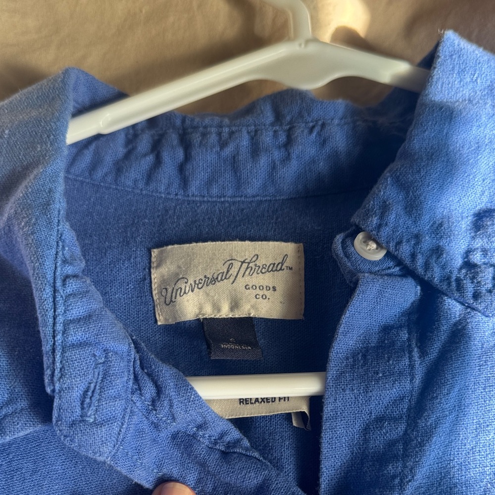 Universal Thread Women's Blue Button-Down Shirt